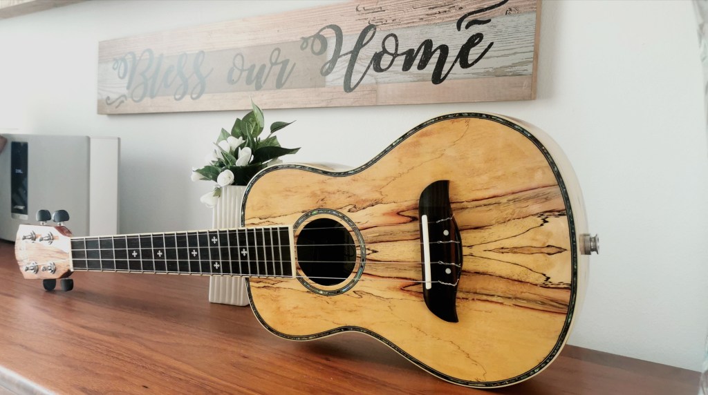 Photo of the Oscar Schmidt Concert Ukulele OU7 that I personally own